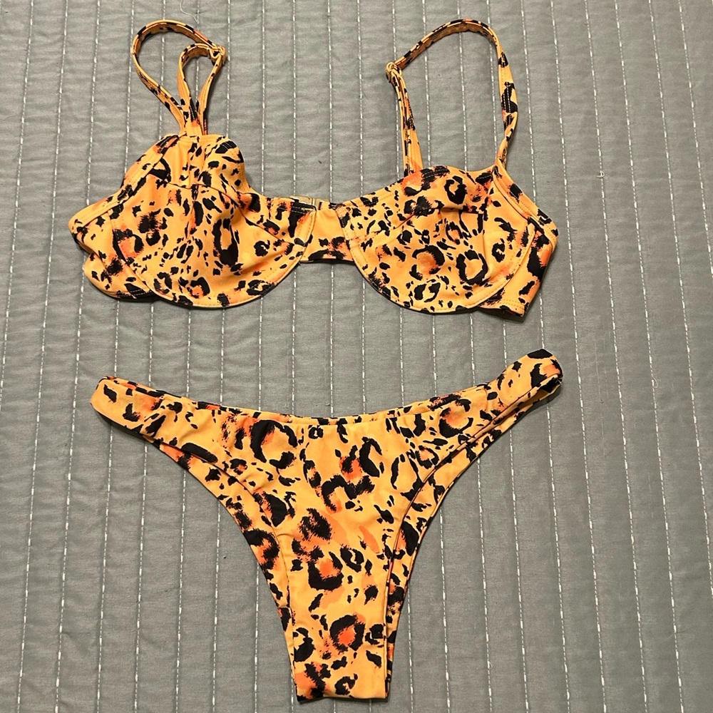Kulani Kinis. Size Small. EUC
